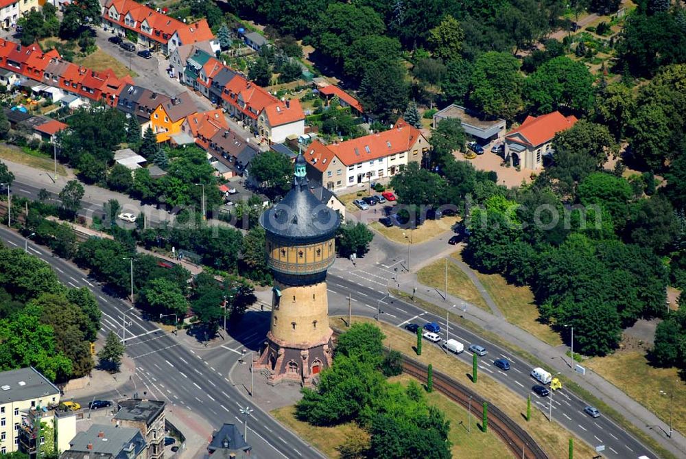 Halle/Saale from the bird's eye view: Blick auf den Wasserturm an der der Paracelsusstraße, Nähe Roßplatz in Halle