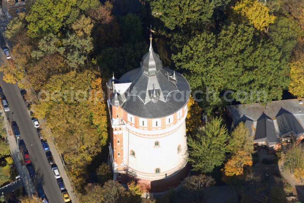 Braunschweig from the bird's eye view: Blick auf den Wasserturm auf dem Giersberg in Braunschweig. Er wurde 1901 errichtet und 1989 außer Betrieb genommen, heute steht er unter Denkmalschutz. Kontakt: Braunschweig Stadtmarketing GmbH, Touristinfo, Vor der Burg 1 38100 Braunschweig, Tel. +49(0)531 4702 40, Fax +49(0)531 4702 55, Email: touristinfo@braunschweig.de