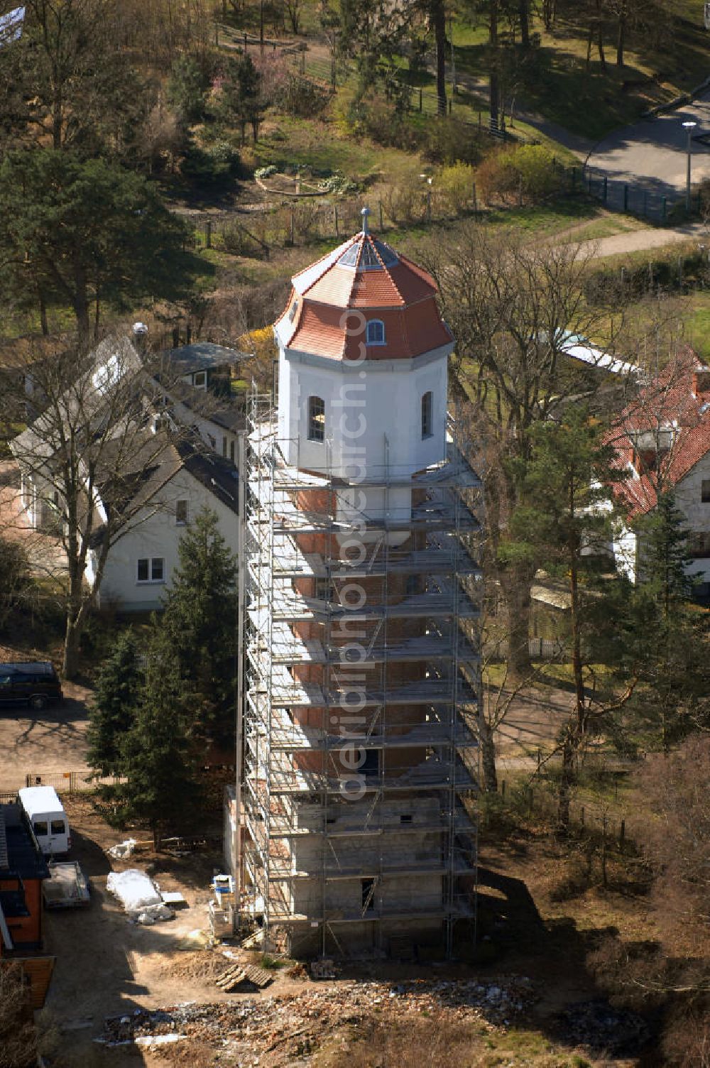 Graal-Müritz from above - Blick auf die Restaurationsarbeiten am Wasserturm in Graal-Müritz. Der Wasserturm wurde 1913 gemeinsam mit einem Wasserwerk für Graal und Müritz erbaut. Die Ruine des Wasserturms wird zur Zeit restauriert.