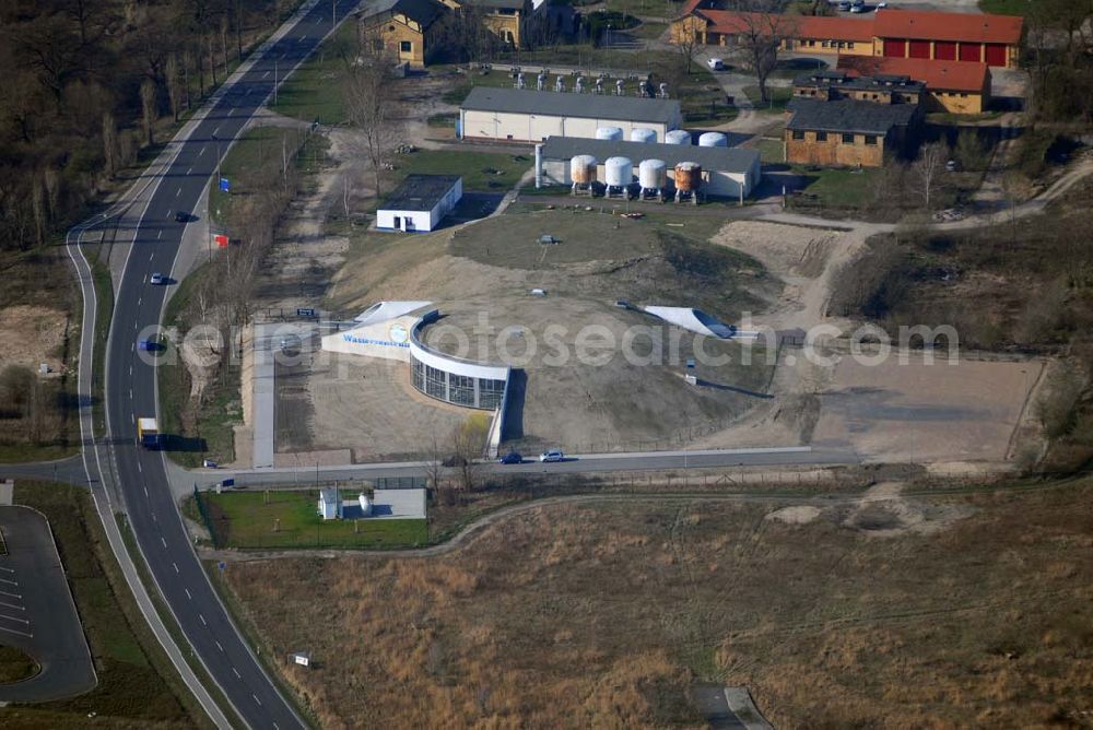 Aerial photograph Bitterfeld - Blick auf das Wasserzentrum Bitterfeld.Aus dem 1992 stillgelegten Wasserwerk ist in den letzten Jahren ein Informations- und Bildungszentrum entstanden. Aus dem Gedanken, das Bitterfelder Wasserwerk in die Konzeption der Wasserfront mit einzubeziehen und einer öffentlichen Nutzung zuzuführen, entstanden 1996 die Idee für die Nutzung der Anlagen und Gebäude aus den Jahren 1910 bis 1983 durch Umwandlung in ein Wasserzentrum. Zur Umsetzung dieser Idee gründete sich im Jahr 1999 der Trägerverein Wasserzentrum Bitterfeld e.V.Die zwei Wasserspeicher wurden in den letzten Jahren umgebaut, um Ausstellungen, Konzerte und Informationsveranstaltungen durchzuführen.Am 15. Dezember 2006 wurden die umgestalteten Wasserspeicher eingeweiht. Trägerverein Wasserzentrum e.V.,Berliner Straße 6,06749 Bitterfeld, 03493) 512 720, Fax: (03493) 512 721,e-Mail: info@ipg-bitterfeld.de