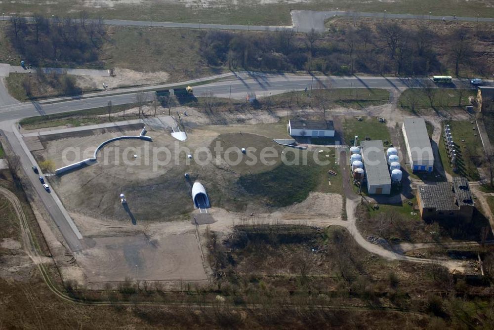 Aerial image Bitterfeld - Blick auf das Wasserzentrum Bitterfeld.Aus dem 1992 stillgelegten Wasserwerk ist in den letzten Jahren ein Informations- und Bildungszentrum entstanden. Aus dem Gedanken, das Bitterfelder Wasserwerk in die Konzeption der Wasserfront mit einzubeziehen und einer öffentlichen Nutzung zuzuführen, entstanden 1996 die Idee für die Nutzung der Anlagen und Gebäude aus den Jahren 1910 bis 1983 durch Umwandlung in ein Wasserzentrum. Zur Umsetzung dieser Idee gründete sich im Jahr 1999 der Trägerverein Wasserzentrum Bitterfeld e.V.Die zwei Wasserspeicher wurden in den letzten Jahren umgebaut, um Ausstellungen, Konzerte und Informationsveranstaltungen durchzuführen.Am 15. Dezember 2006 wurden die umgestalteten Wasserspeicher eingeweiht. Trägerverein Wasserzentrum e.V.,Berliner Straße 6,06749 Bitterfeld, 03493) 512 720, Fax: (03493) 512 721,e-Mail: info@ipg-bitterfeld.de