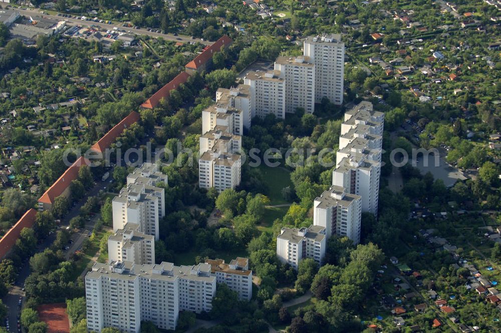 Berlin from the bird's eye view: Blick auf die Weiße Siedlung in Neukölln. Großsiedlung mit hellen Häusern, im Volksmund Weiße Siedlung genannt. (Kontakt: Quartiersmanagement Weiße Siedlung Dammweg, Dieselstr. 9; 12057 Berlin, Tel 030 / 30 644 666,