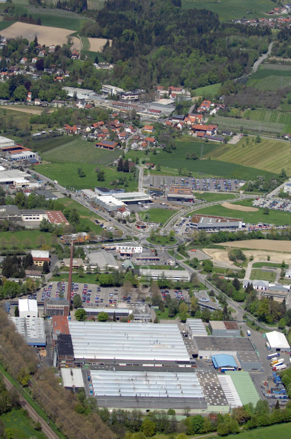 Lindau from the bird's eye view: Blick auf das Werk der Metzeler Automotive Profile Systems GmbH. Kontakt: Bregenzer Strasse 133, 88131 Lindau, Tel. +49 (0)8382 707-0, Fax +49 (0)8382 707-336, E-Mail: info@msg-lindau.de