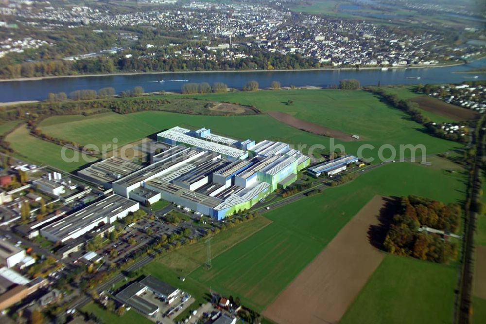 Andernach (Rheinland-Pfalz) from above - Rund 2.400 Mitarbeiter produzieren jährlich etwa 1 Millionen Tonnen Weißblech – für die unterschiedlichsten Verwendungszwecke und Branchen. Weltweit vertrauen rund 400 Kunden in über 80 Ländern auf die Produkte aus Andernach in Rheinland-Pfalz. Rasselstein ist ein Tochterunternehmen der ThyssenKrupp Steel AG. Rasselstein GmbH Koblenzer Straße 141; 56626 Andernach ;Telefon: (0 26 31) 81-0 Telefax: (0 26 31)81-2903