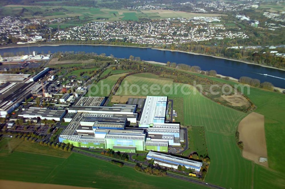 Aerial photograph Andernach (Rheinland-Pfalz) - Rund 2.400 Mitarbeiter produzieren jährlich etwa 1 Millionen Tonnen Weißblech – für die unterschiedlichsten Verwendungszwecke und Branchen. Weltweit vertrauen rund 400 Kunden in über 80 Ländern auf die Produkte aus Andernach in Rheinland-Pfalz. Rasselstein ist ein Tochterunternehmen der ThyssenKrupp Steel AG. Rasselstein GmbH Koblenzer Straße 141; 56626 Andernach ;Telefon: (0 26 31) 81-0 Telefax: (0 26 31)81-2903