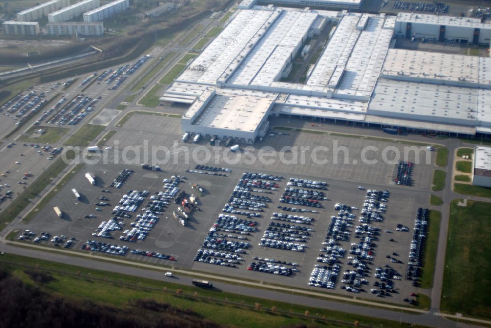 Aerial photograph Zwickau - Blick auf die Werksanlagen der VW Sachsen GmbH bei Zwickau. Kontakt: Volkswagen Sachsen GmbH, Glauchauer Straße 40, 08058 Zwickau, Tel. 0375 55-0, Fax 0375 55-2300,