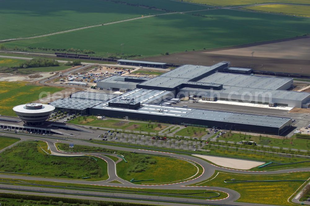 Aerial image Leipzig - Blick auf das Werksgelände Porsche im Leipziger Gewerbegebiet. Im Rahmen eines Auswahlverfahrens wurde im September 1999 Leipzig als neuer Produktionsstandort beschlossen. Das Unternehmen investierte 127,7 Mio Euro und schuf 800 Arbeitsplätze. Kontakt: Porsche Deutschland GmbH, Porschestraße 1, 74321 Bietigheim-Bissingen, Tel. +49 (0)711 911 12250