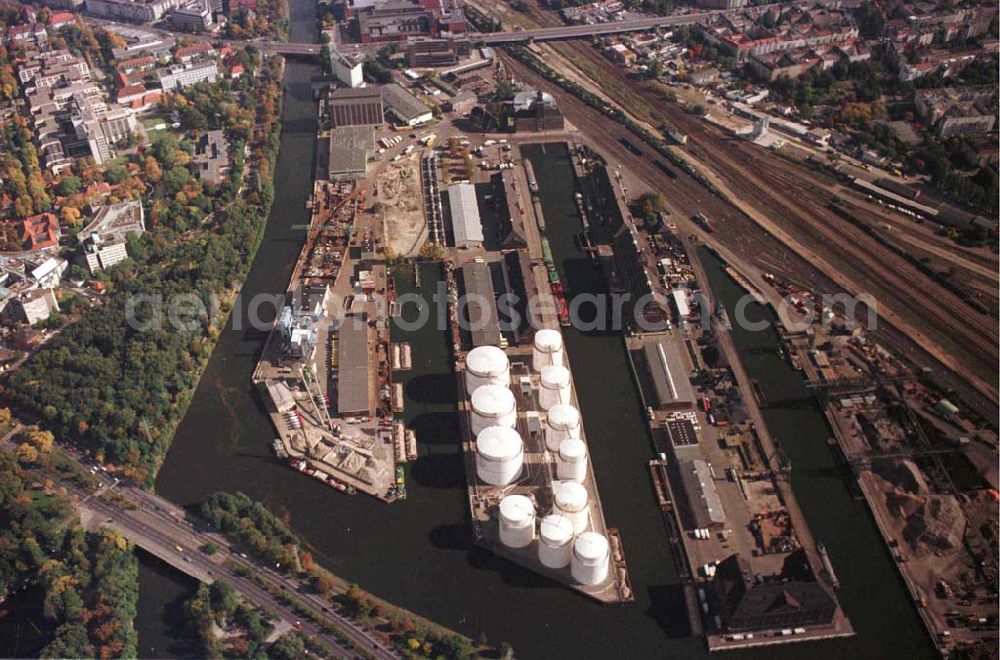 Berlin - Moabit from the bird's eye view: Blick auf den Westhafen der BEHALA