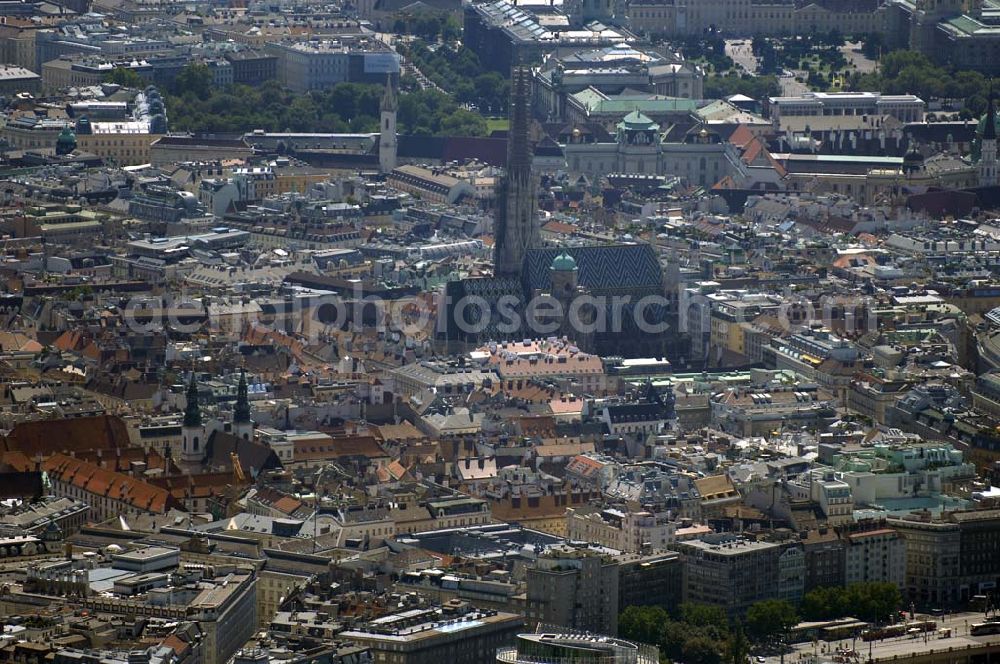 Wien from the bird's eye view: Blick auf die Wiener Altstadt und den Stephansdom. Im Hintergrund ist die Hofburg und die Österreichische Nationalbibliothek zu sehen.