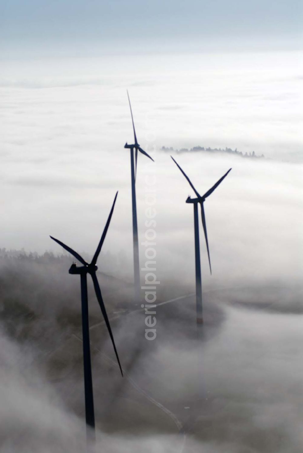 Creußen from above - , Blick auf den Windpark Creußen Neuhof. Creußen ist eine Kleinstadt in Nordbayern. Gesellschaft für Sonnen- und Windenergietechniken, Löherstraße 24, 72820 Sonnenbühl, Tel: 07128 - 3808 0, Fax: 07128 - 3808 38, E-Mail: info@sowitec-projekt.de, Geschäftsführer: Frank Hummel. Stadt Creußen, Bahnhofstr. 11, 95473 Creußen, Tel. 09270-989-0, Fax. 09270-989-77, e-mail: stadt@stadt-creussen.de