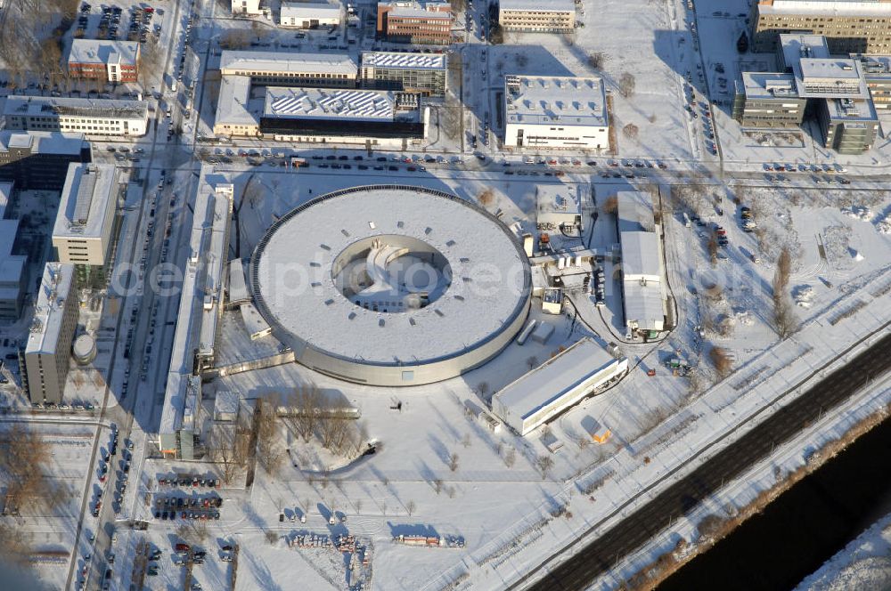 Aerial image Berlin - Blick auf das schneebedeckte winterliche Gelände des Elektronen- Speicherring BESSY der einzigen deutschen Synchrotronstrahlungsquelle der dritten Generation in Berlin-Köpenick. Die Berliner Elektronenspeicherring-Gesellschaft für Synchrotronstrahlung (BESSY) stellt diese Synchrotronstrahlung für die internationale Forschung und Industrie bereit. Adresse: Berliner Elektronenspeicherring-Gesellschaft für Synchrotronstrahlung m.b.H., Albert-Einstein-Str. 15, 12489 Berlin, Tel. +49 (0)30 63 92 29 99, Fax +49 (0)30 63 92 29 90,