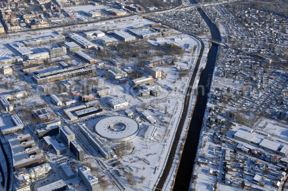 Aerial image Berlin - Blick auf das schneebedeckte winterliche Gelände des Elektronen- Speicherring BESSY der einzigen deutschen Synchrotronstrahlungsquelle der dritten Generation in Berlin-Köpenick. Die Berliner Elektronenspeicherring-Gesellschaft für Synchrotronstrahlung (BESSY) stellt diese Synchrotronstrahlung für die internationale Forschung und Industrie bereit. Adresse: Berliner Elektronenspeicherring-Gesellschaft für Synchrotronstrahlung m.b.H., Albert-Einstein-Str. 15, 12489 Berlin, Tel. +49 (0)30 63 92 29 99, Fax +49 (0)30 63 92 29 90,