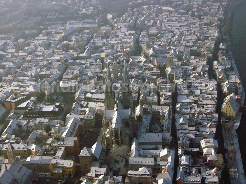 Regensburg / Bayern from the bird's eye view: 15.01.2006: Stadtansicht vom winterlichen Regensburg Presse- und Informationsstelle: D 93019 Regensburg; Tel. +49 (0)941 507-0; Fax +49 (0)941 507-4108; Mail: pr_stadt@regensburg.de; Achim Walder: