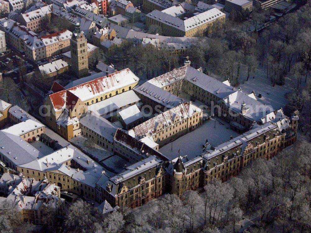 Regensburg / Bayern from the bird's eye view: : Fürstliches Ambiente bietet das Schloss Thurn und Taxis / Schloss St. Emmeram.Man kann die Museen besuchen und in den prunkvollsten Räumlichkeiten des Schlosses feiern. Schlossverwaltung 93047 Regensburg; Emmeramsplatz 5; Tel.: 0941 / 50 48 – 184; Fax: 0941 / 50 48 – 161; E-Mail: wbrandl@thurnundtaxis.de