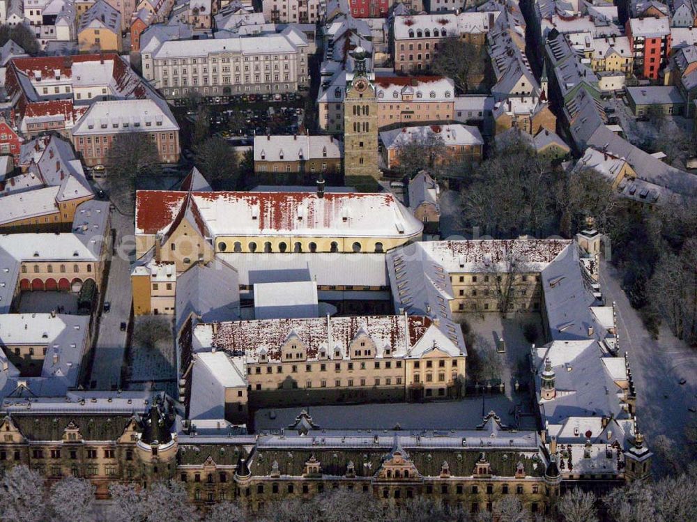 Aerial photograph Regensburg / Bayern - : Fürstliches Ambiente bietet das Schloss Thurn und Taxis / Schloss St. Emmeram.Man kann die Museen besuchen und in den prunkvollsten Räumlichkeiten des Schlosses feiern. Schlossverwaltung 93047 Regensburg; Emmeramsplatz 5; Tel.: 0941 / 50 48 – 184; Fax: 0941 / 50 48 – 161; E-Mail: wbrandl@thurnundtaxis.de