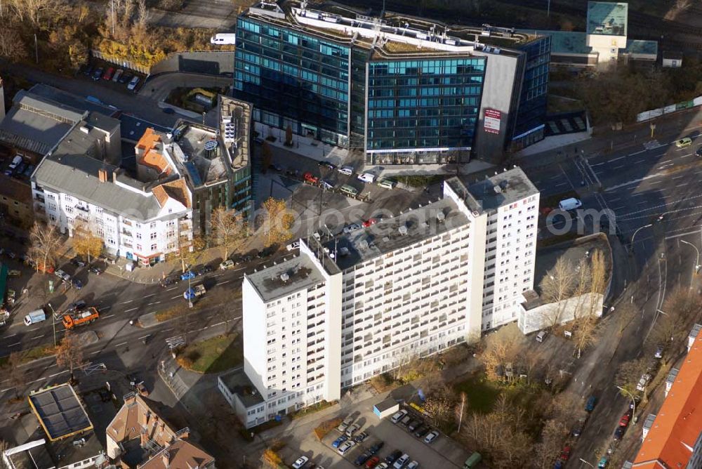 Aerial photograph Berlin - Seglitz - Blick auf das Wohn- und Geschäftshaus an der Hauptstrasse 92 in 12159 Berlin, Sitz der Firma Dietmar Nippgen Bootsbeschläge und Zubehör (Inh. Ralf Selbmann).