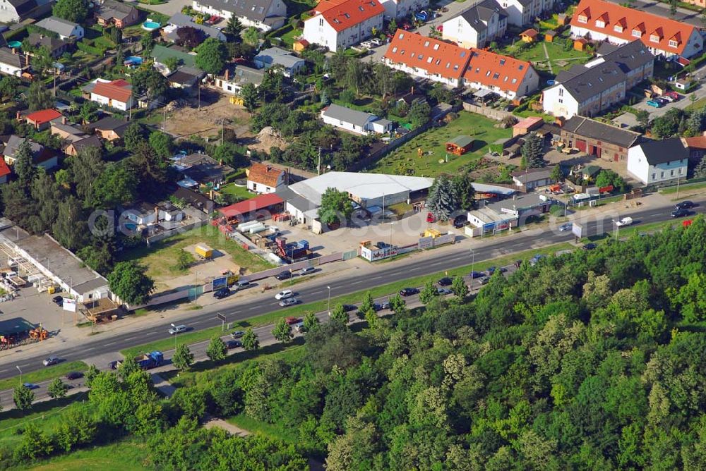 Aerial image Berlin - Blick auf das Wohn- und Gewerbegebiet Biesdorf-Süd an der B1.