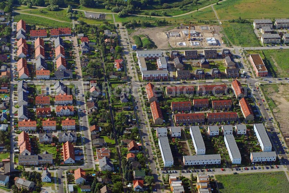 Berlin from above - Blick auf das Wohn- und Gewerbegebiet Biesdorf-Süd an der B1.