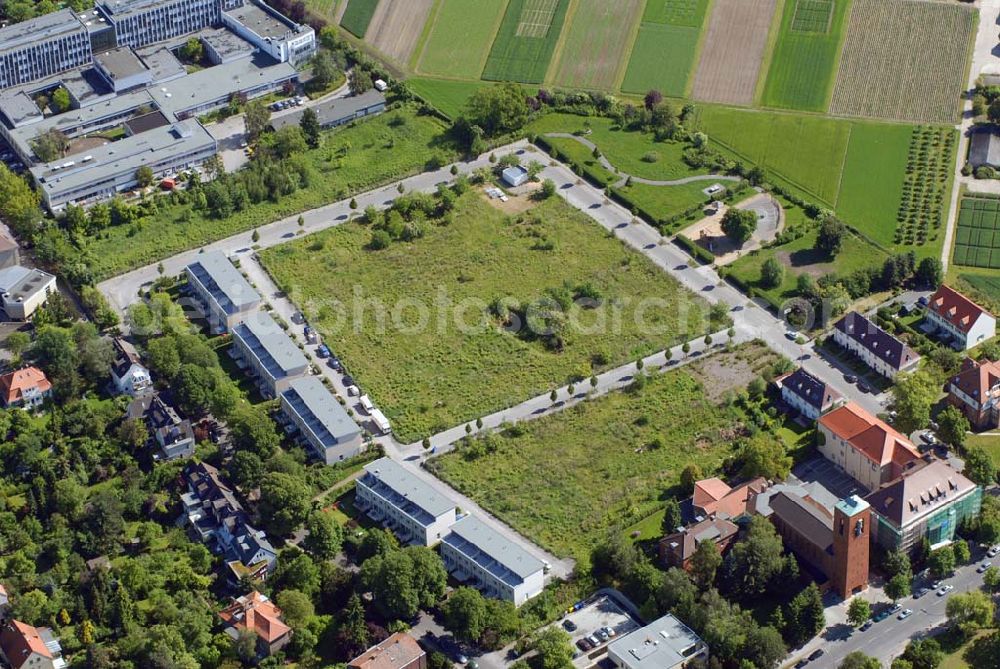 Aerial image Berlin-Dahlem - Blick auf die Wohnanlage an der Königin-Luise-Strasse in Berlin Dahlem der cds Wohnbau Berlin GmbH