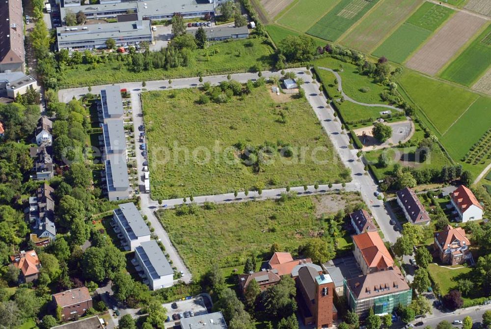 Aerial image Berlin-Dahlem - Blick auf die Wohnanlage an der Königin-Luise-Strasse in Berlin Dahlem der cds Wohnbau Berlin GmbH