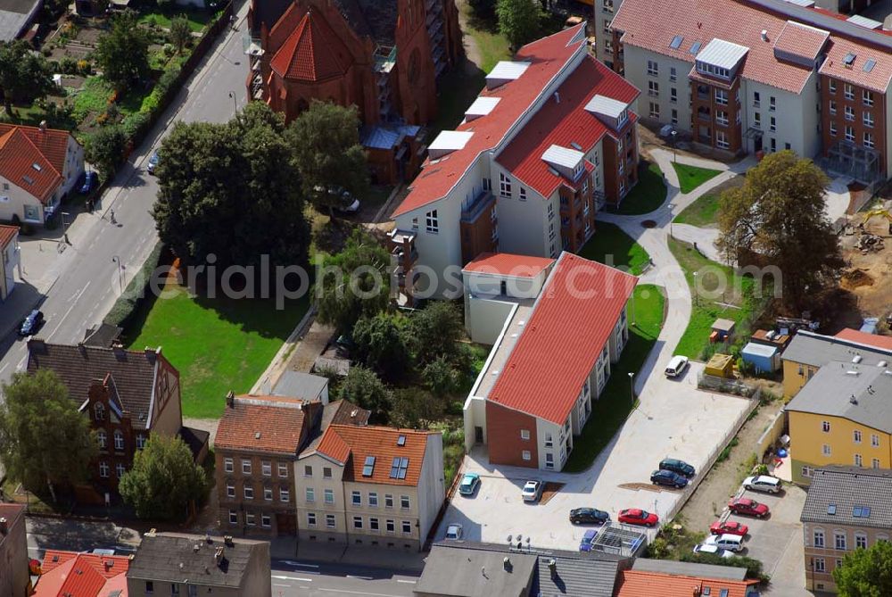 Aerial image Bernau (bei Berlin) - Blick auf die Wohnanlage der WOBAU an der Bahnhofsstrasse 6 und Mietshaus an der Börnicker Strasse 10 in 16321 Bernau. Kontakt: Wohnungs- und Baugesellschaft mbH Bernau, Berliner Straße 2, 16321 Bernau, Telefon: (0 33 38) 39 34-0, Fax: (0 33 38) 58 46, e-mail: info@wobau-bernau.de, Achim Walder: