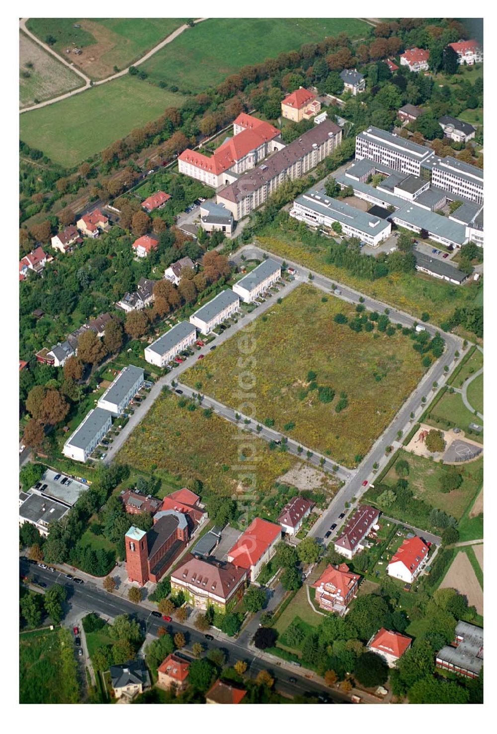 Berlin - Dahlem from above - Blick auf das Wohnbaugelände an der Königin-Luise Straße in 14159 Berlin-Dahlem - ein Projekt der cds Wohnbau Berlin GmbH