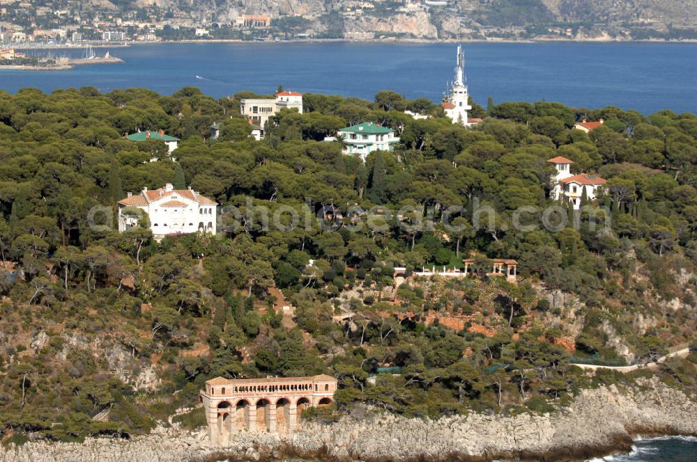 Aerial photograph Roquebrune-Cap-Martin - Blick auf ein Wohngebiet an der Avenue de l' Impératrice Eugénie im Stadtteil Cap-Martin in Roquebrune-Cap-Martin. Roquebrune-Cap-Martin ist eine französische Gemeinde, die zwischen Monaco und Menton an der Cote d' Azur liegt. Das eigentliche Dorf befindet sich auf einer Höhe von 225 m, vor einer Bergkulisse, die durch den Mont Agel dominiert wird. Ein Teil der Stadtgrenze ist gleichzeitig die Staatsgrenze zum Fürstentum Monaco.