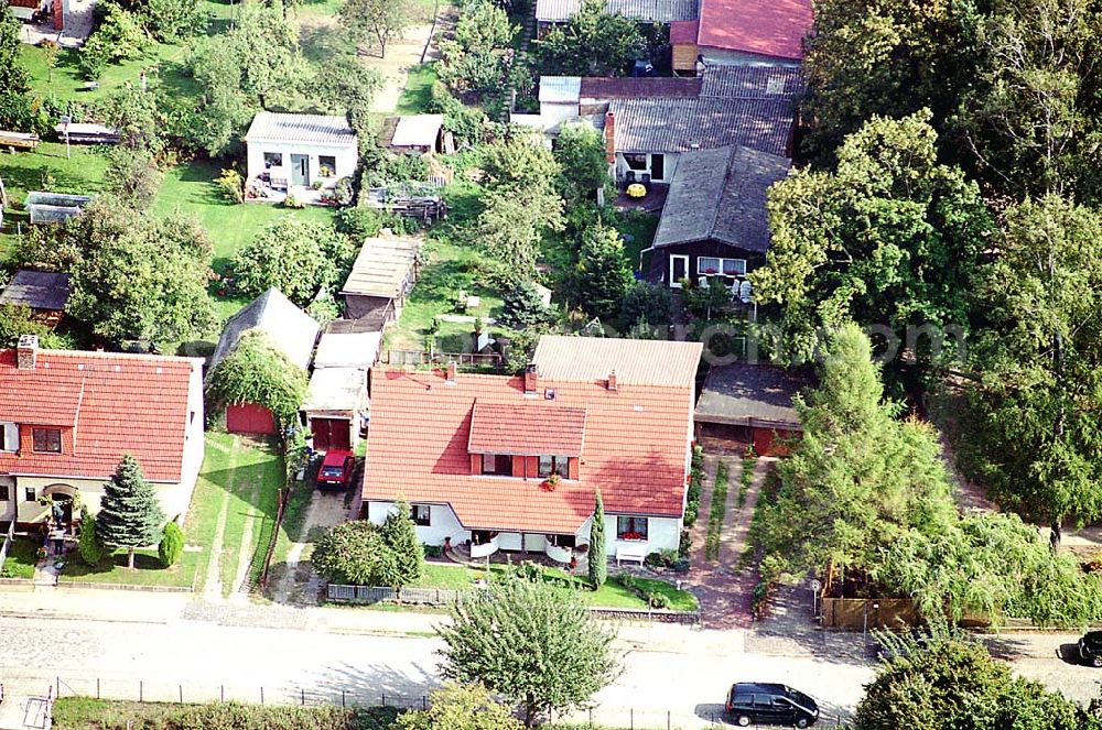 Aerial photograph Mirow / Mecklenburg Vorpommern - Blick auf ein Wohngebiet in Mirow / Mecklenburg Vorpommern 16.09.03