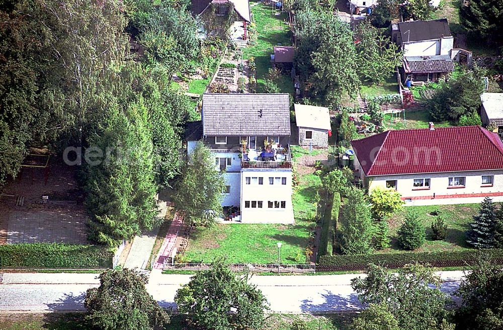 Aerial photograph Mirow / Mecklenburg Vorpommern - Blick auf ein Wohngebiet in Mirow / Mecklenburg Vorpommern 16.09.03