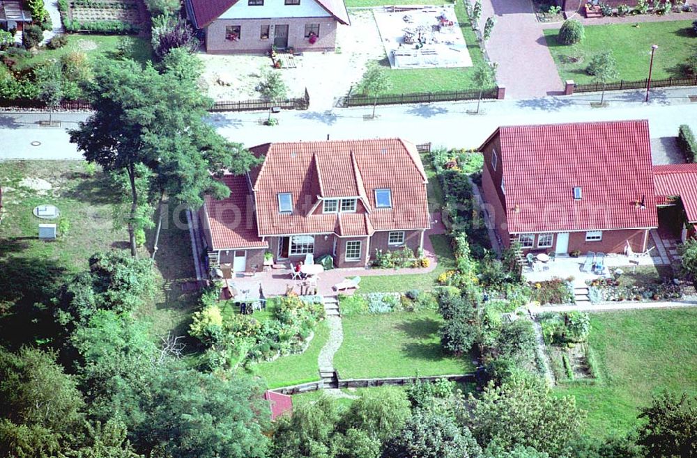 Aerial photograph Mirow / Mecklenburg Vorpommern - Blick auf ein Wohngebiet in Mirow / Mecklenburg Vorpommern 16.09.03