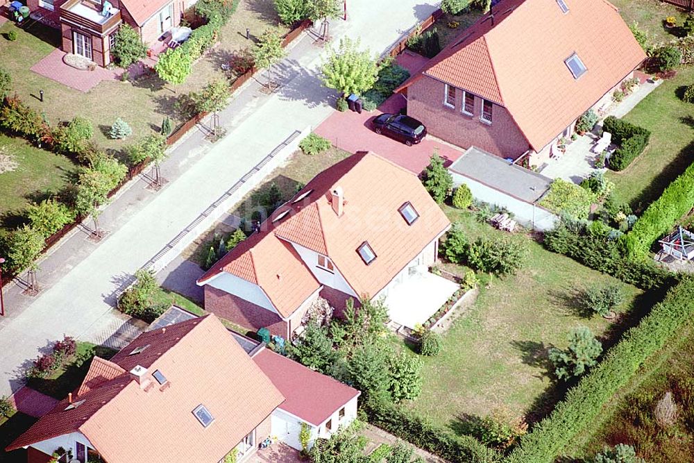 Aerial photograph Mirow / Mecklenburg Vorpommern - Blick auf ein Wohngebiet in Mirow / Mecklenburg Vorpommern 16.09.03