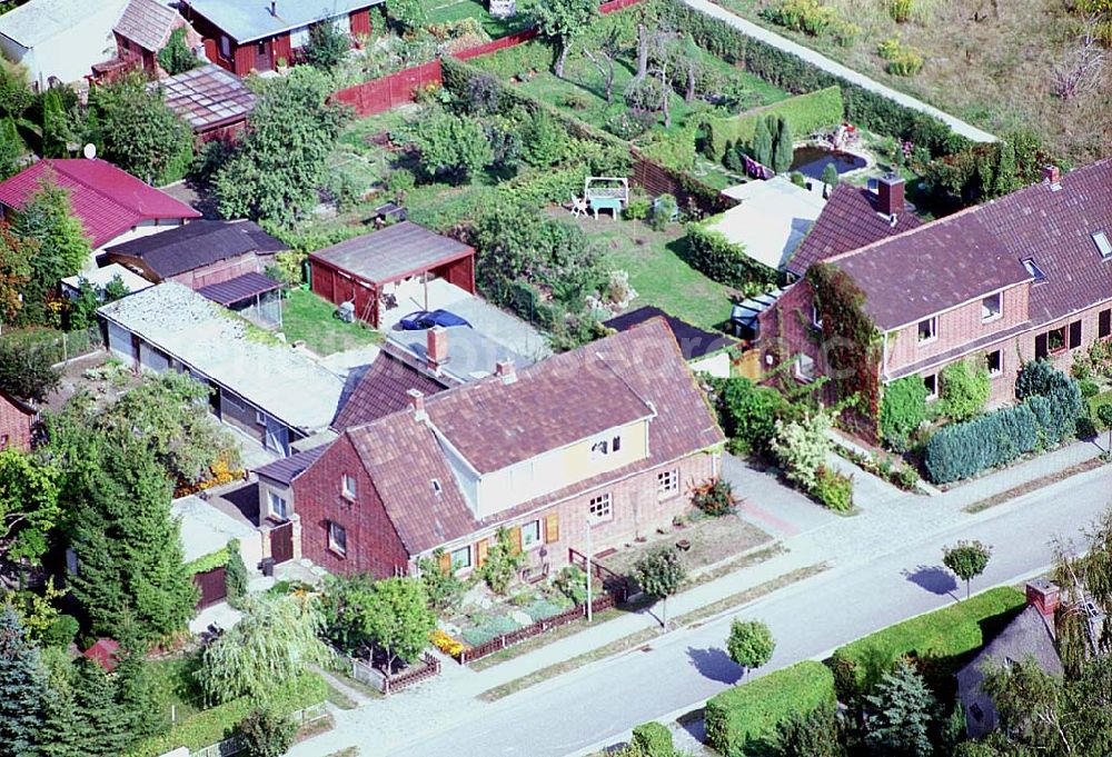 Mirow / Mecklenburg Vorpommern from the bird's eye view: Blick auf ein Wohngebiet in Mirow / Mecklenburg Vorpommern 16.09.03