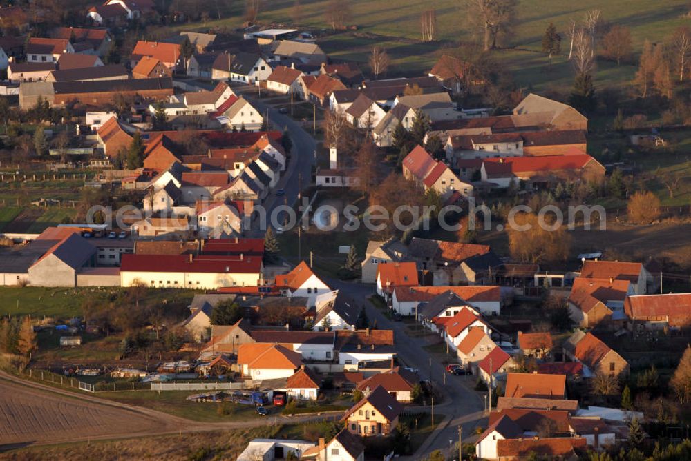 Polzen from the bird's eye view: Blick auf das Wohngebiet in Polzen bei Kremitzaue. Das zugehörige Amt befindet sich in Schlieben.