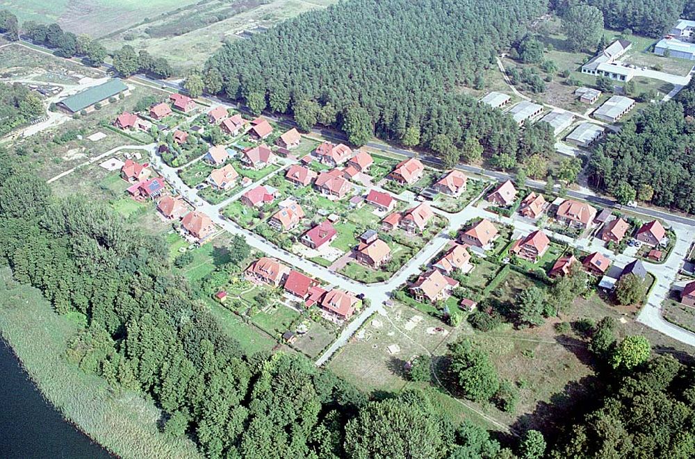 Mirow / Mecklenburg from the bird's eye view: Blick auf ein Wohngebiet an der Schillerstrasse in Mirow / Mecklenburg Vorpommern 16.09.03