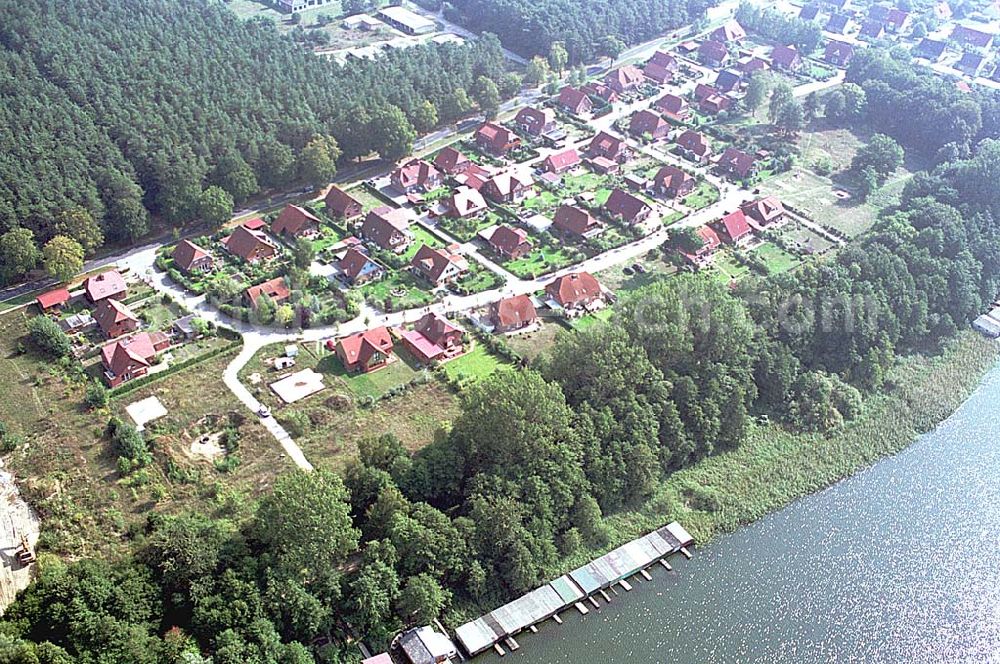 Aerial photograph Mirow / Mecklenburg Vorpommern Mirow / Mecklenburg Vorpommern - Blick auf ein Wohngebiet an der Schillerstrasse am Mirower See in Mirow / Mecklenburg Vorpommern 16.09.03