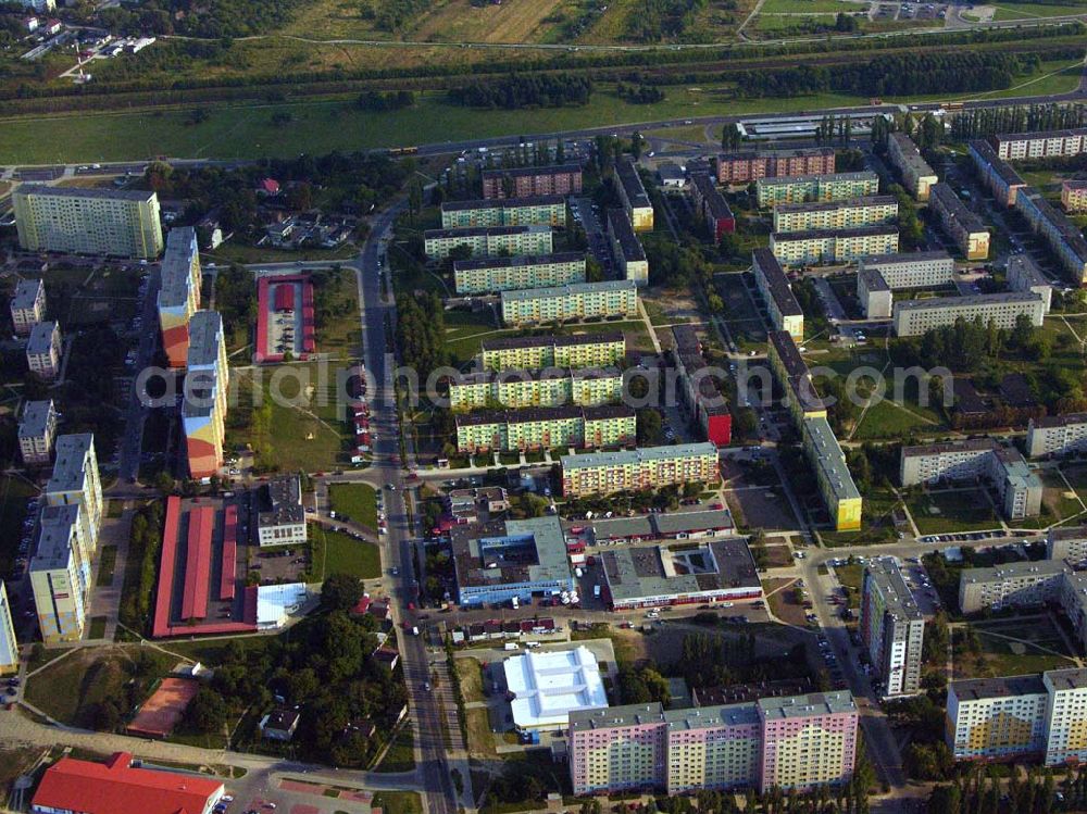 Lodz from the bird's eye view: 30.08.2005 Lodz; Lodz ist die zweitgrößte Stadt Polens und gleichzeitig die Hauptstadt des gleichnamigen Verwaltungsbezirks. Sie liegt im Zentrum des Landes – rund 120 km südwestlich der Landeshauptstadt Warschau – und bildet den polnischen Mittelpunkt im Bereich der Textilindustrie, des Weiteren in der Unterhaltungs- und Elektronikbranche.