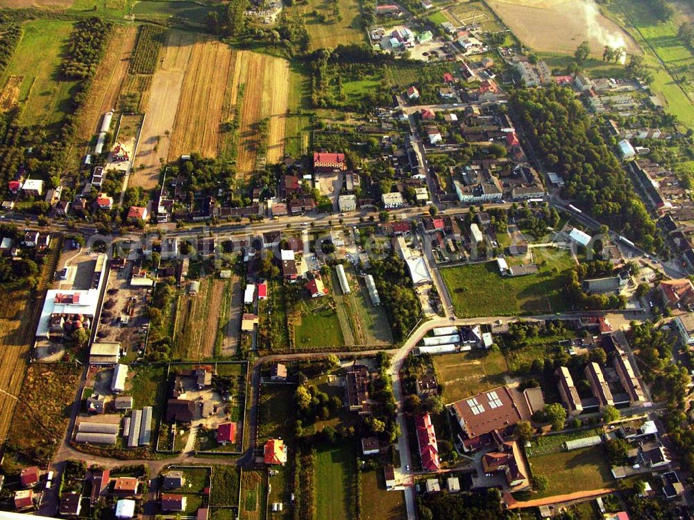 Aerial image Lodz - 30.08.2005 Lodz; Lodz ist die zweitgrößte Stadt Polens und gleichzeitig die Hauptstadt des gleichnamigen Verwaltungsbezirks. Sie liegt im Zentrum des Landes – rund 120 km südwestlich der Landeshauptstadt Warschau – und bildet den polnischen Mittelpunkt im Bereich der Textilindustrie, des Weiteren in der Unterhaltungs- und Elektronikbranche.