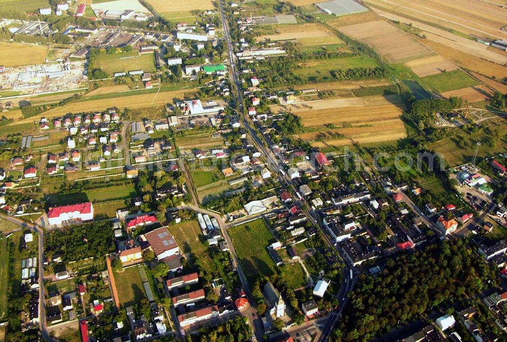 Aerial image Lodz - 30.08.2005 Lodz; Lodz ist die zweitgrößte Stadt Polens und gleichzeitig die Hauptstadt des gleichnamigen Verwaltungsbezirks. Sie liegt im Zentrum des Landes – rund 120 km südwestlich der Landeshauptstadt Warschau – und bildet den polnischen Mittelpunkt im Bereich der Textilindustrie, des Weiteren in der Unterhaltungs- und Elektronikbranche.