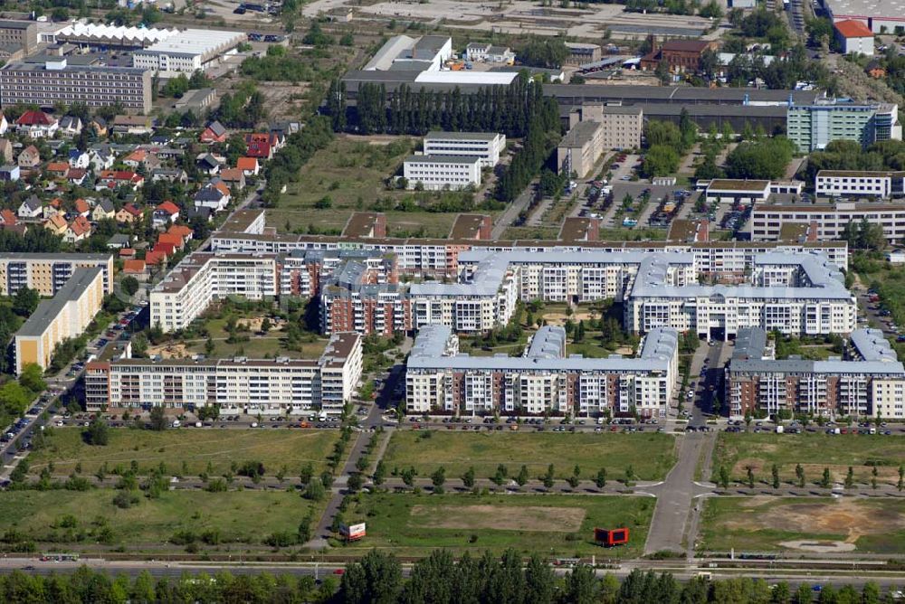 Hohenschönhausen from above - Neubau Wohngebiet weiße Taube seit 1994 in Berlin Hohenschönhausen an der Landberger Allee, Rhinstraße