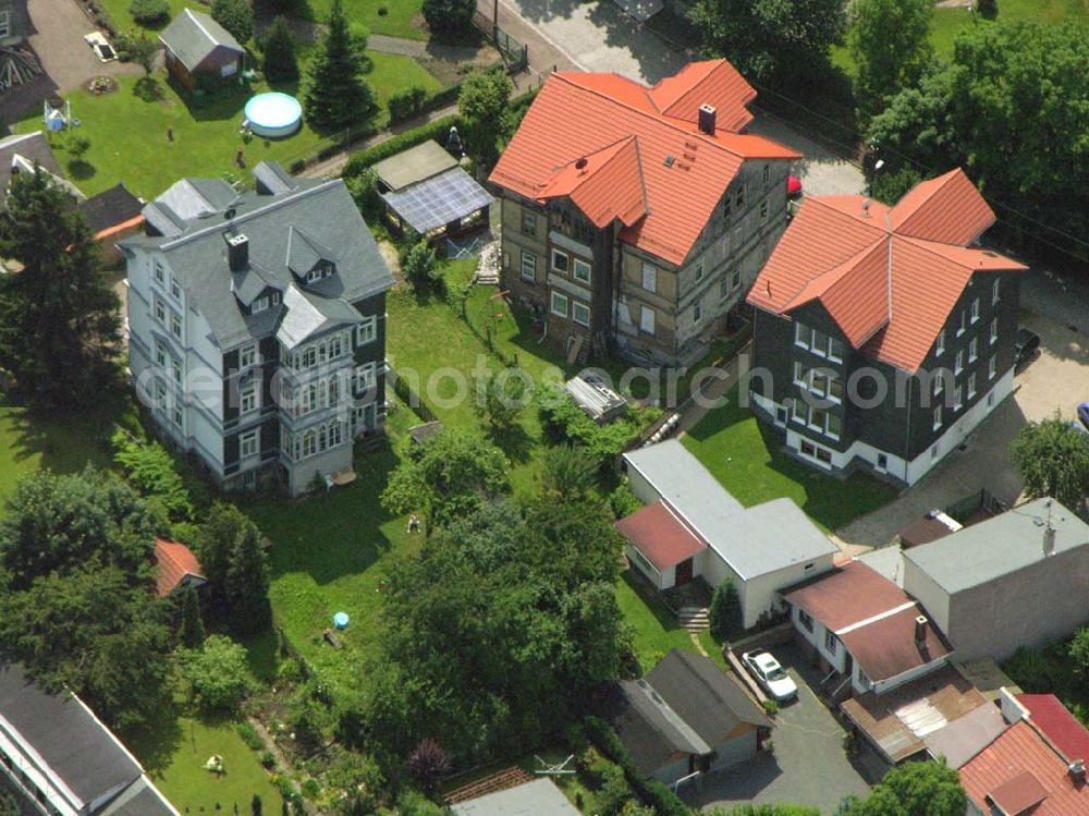 Friedrichroda / Thüringen from above - Blick auf die Wohnhäuser am Finsterberger Weg 4 in Friedrichroda (zwei bis drei Mehrfamilienhäuser im Bild).