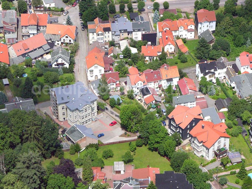 Friedrichroda / Thüringen from above - Blick auf die Wohnhäuser am Finsterberger Weg 4 in Friedrichroda (zwei bis drei Mehrfamilienhäuser im Bild).