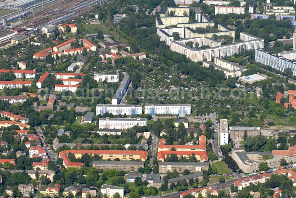 Aerial image Berlin - Blick auf Wohnhäuser der Prima Liegenschaftsverwaltung GmbH an der Sewanstraße in Berlin-Lichtenberg