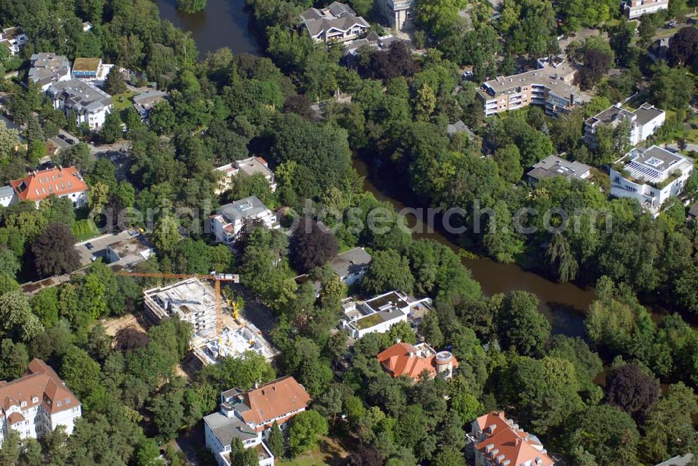 Berlin from the bird's eye view: Blick auf das Wohnneubaubaufeld der PREMIER Wohnbau an der Delbrückstrasse in Berlin-Steglitz an der Hundekehle.