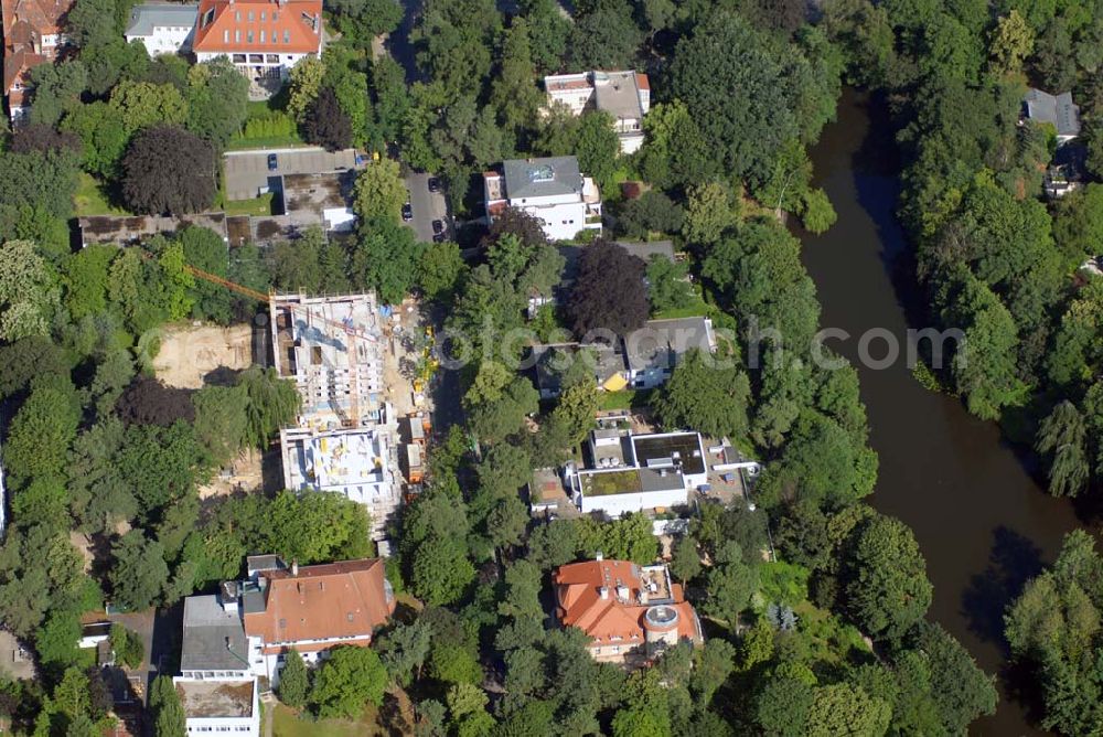 Aerial image Berlin - Blick auf das Wohnneubaubaufeld der PREMIER Wohnbau an der Delbrückstrasse in Berlin-Steglitz an der Hundekehle.