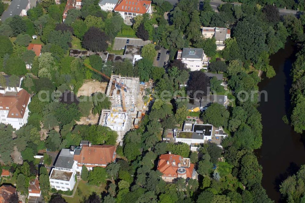 Aerial photograph Berlin - Blick auf das Wohnneubaubaufeld der PREMIER Wohnbau an der Delbrückstrasse in Berlin-Steglitz an der Hundekehle.