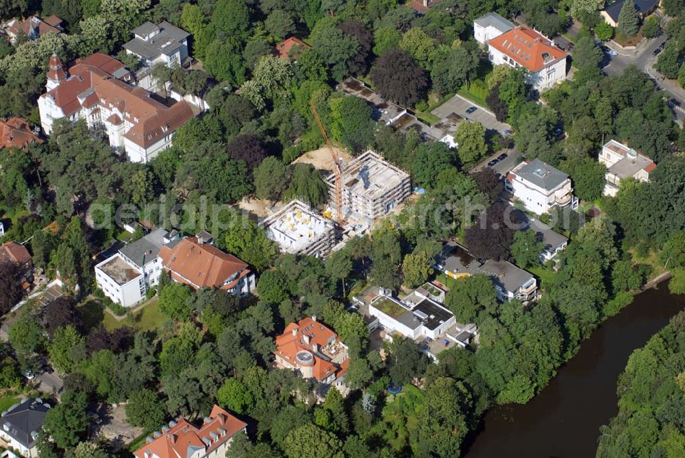 Berlin from above - Blick auf das Wohnneubaubaufeld der PREMIER Wohnbau an der Delbrückstrasse in Berlin-Steglitz an der Hundekehle.