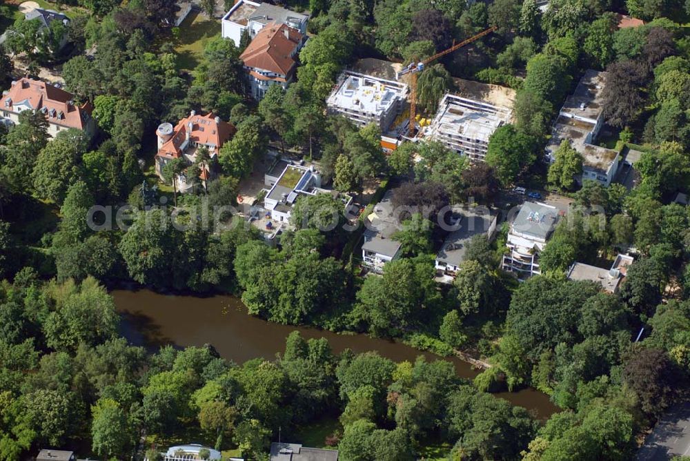 Berlin from above - Blick auf das Wohnneubaubaufeld der PREMIER Wohnbau an der Delbrückstrasse in Berlin-Steglitz an der Hundekehle.