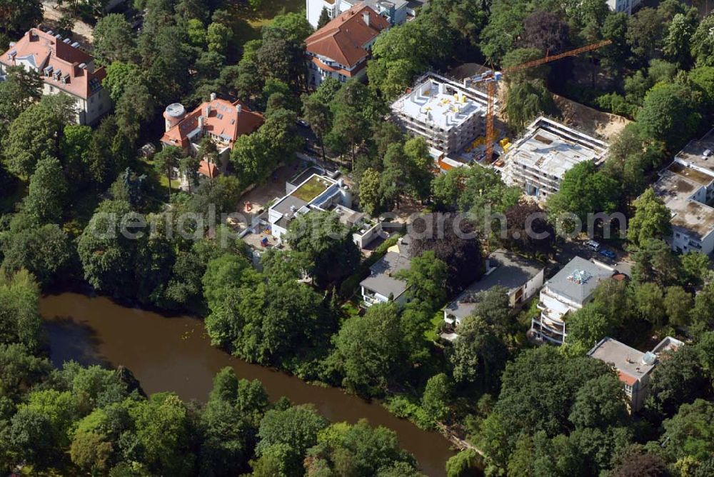 Aerial image Berlin - Blick auf das Wohnneubaubaufeld der PREMIER Wohnbau an der Delbrückstrasse in Berlin-Steglitz an der Hundekehle.