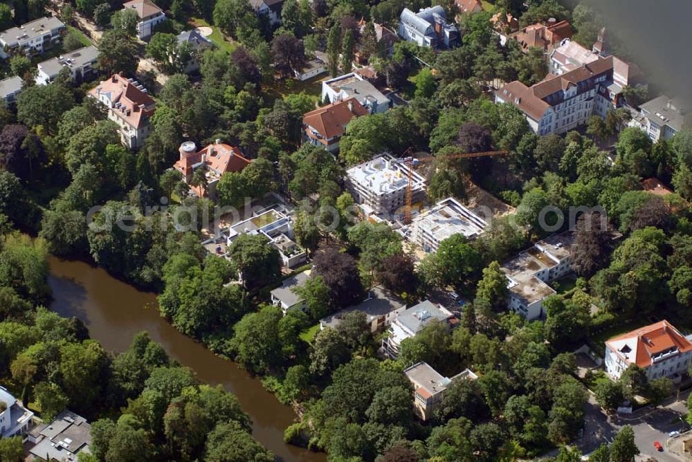 Aerial photograph Berlin - Blick auf das Wohnneubaubaufeld der PREMIER Wohnbau an der Delbrückstrasse in Berlin-Steglitz an der Hundekehle.