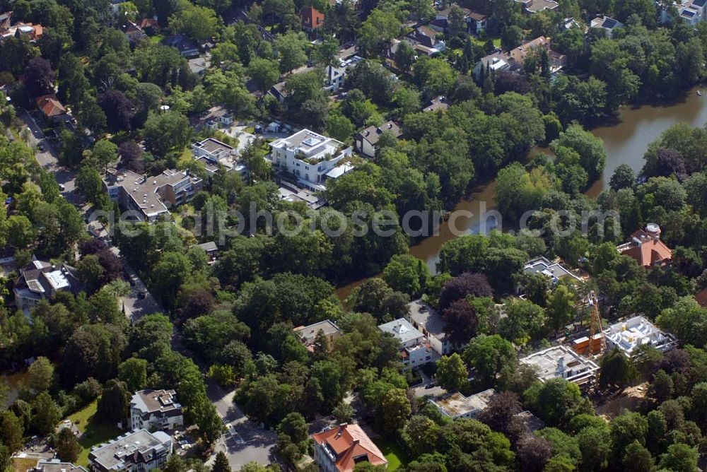 Berlin from above - Blick auf das Wohnneubaubaufeld der PREMIER Wohnbau an der Delbrückstrasse in Berlin-Steglitz an der Hundekehle.